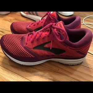 Women’s brooks revel size 9.5